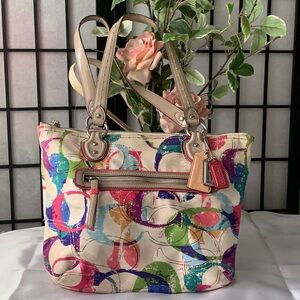 Vintage Coach Poppy Stamped C Multicolor Tote Bag with Hot Pink Interior ✨🎀